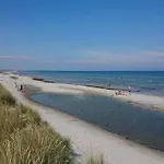 8 Person In Hals-by Traum * Hals